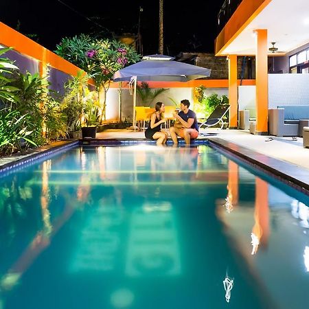 Tropica Gili Total Body Fit - Free Access Gym And Coworking Space Gili Trawangan Exteriör bild