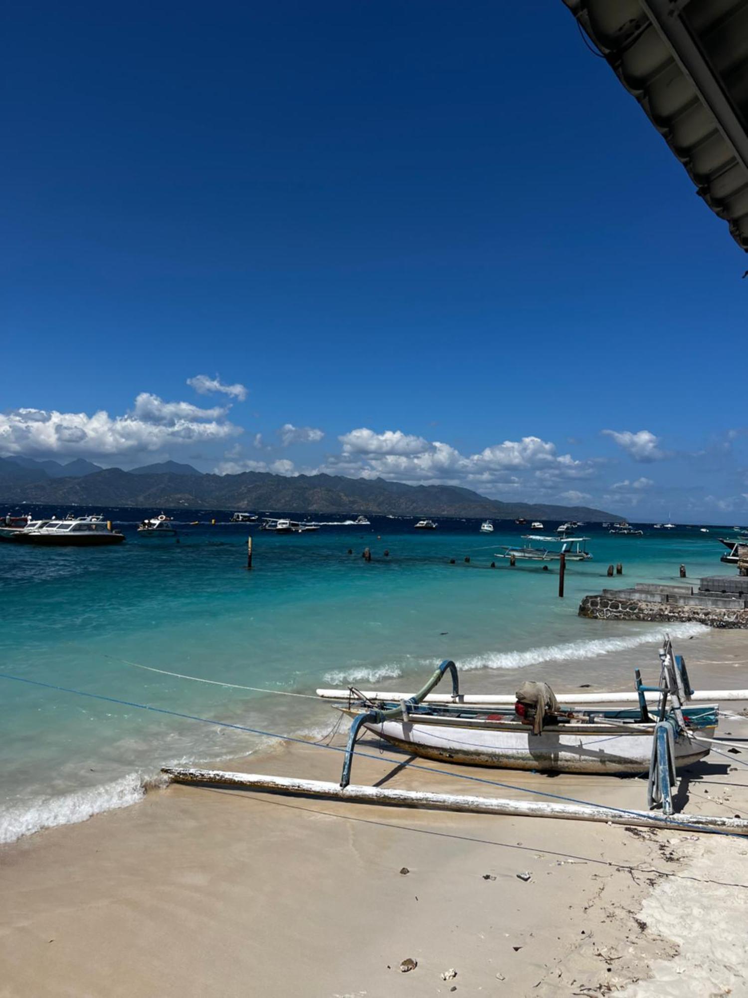 Tropica Gili Total Body Fit - Free Access Gym And Coworking Space Gili Trawangan Exteriör bild