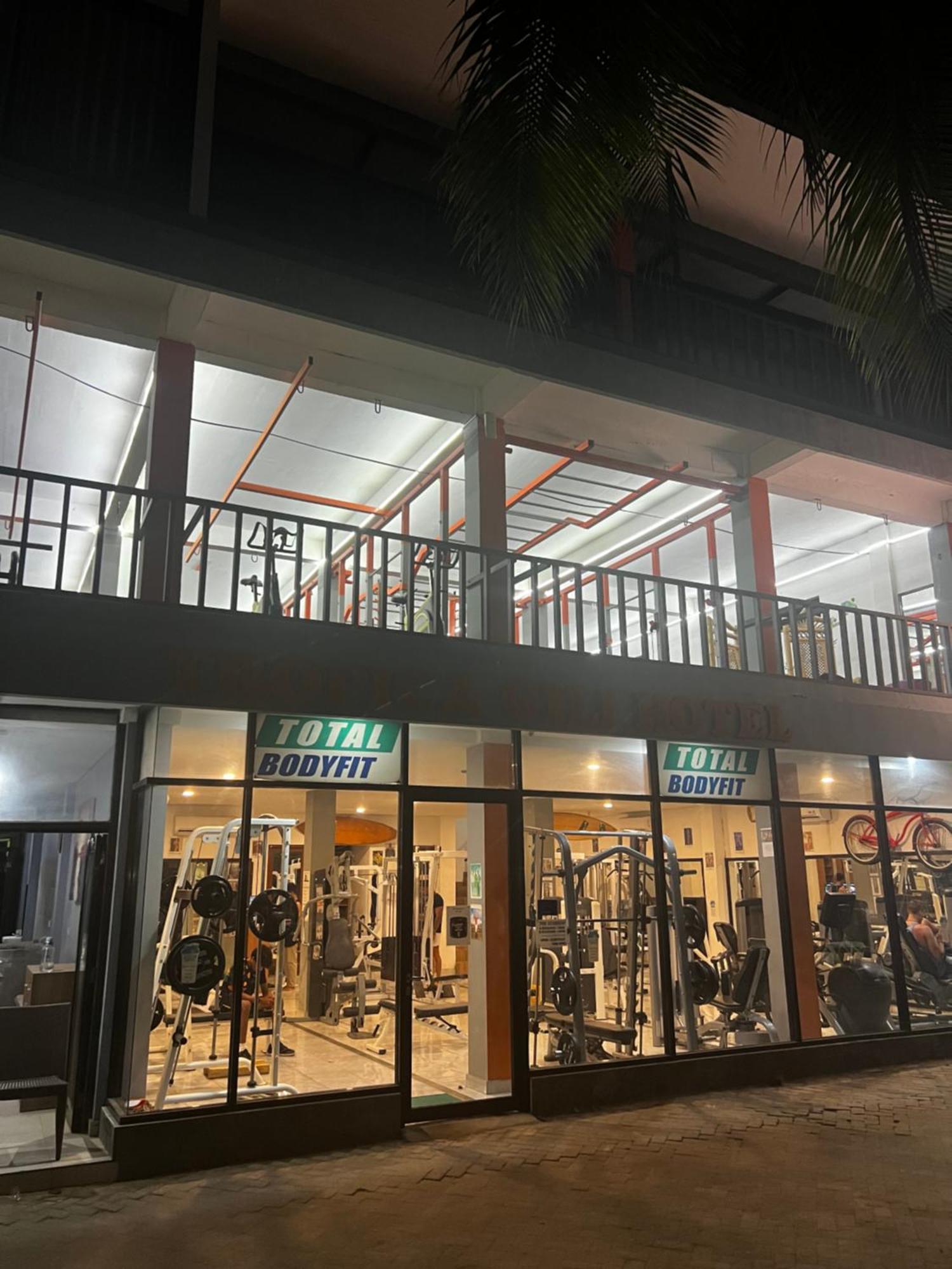 Tropica Gili Total Body Fit - Free Access Gym And Coworking Space Gili Trawangan Exteriör bild