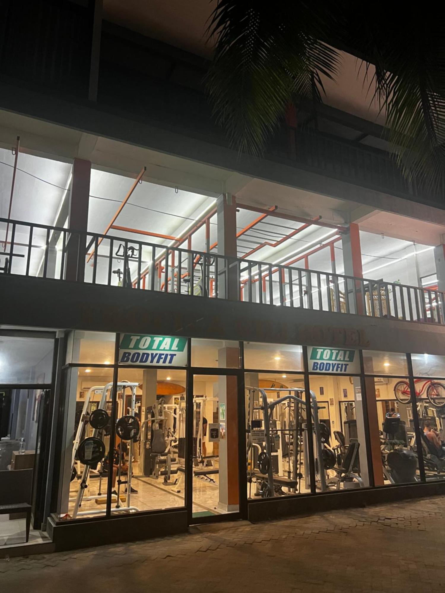 Tropica Gili Total Body Fit - Free Access Gym And Coworking Space Hotell Gili Trawangan Exteriör bild