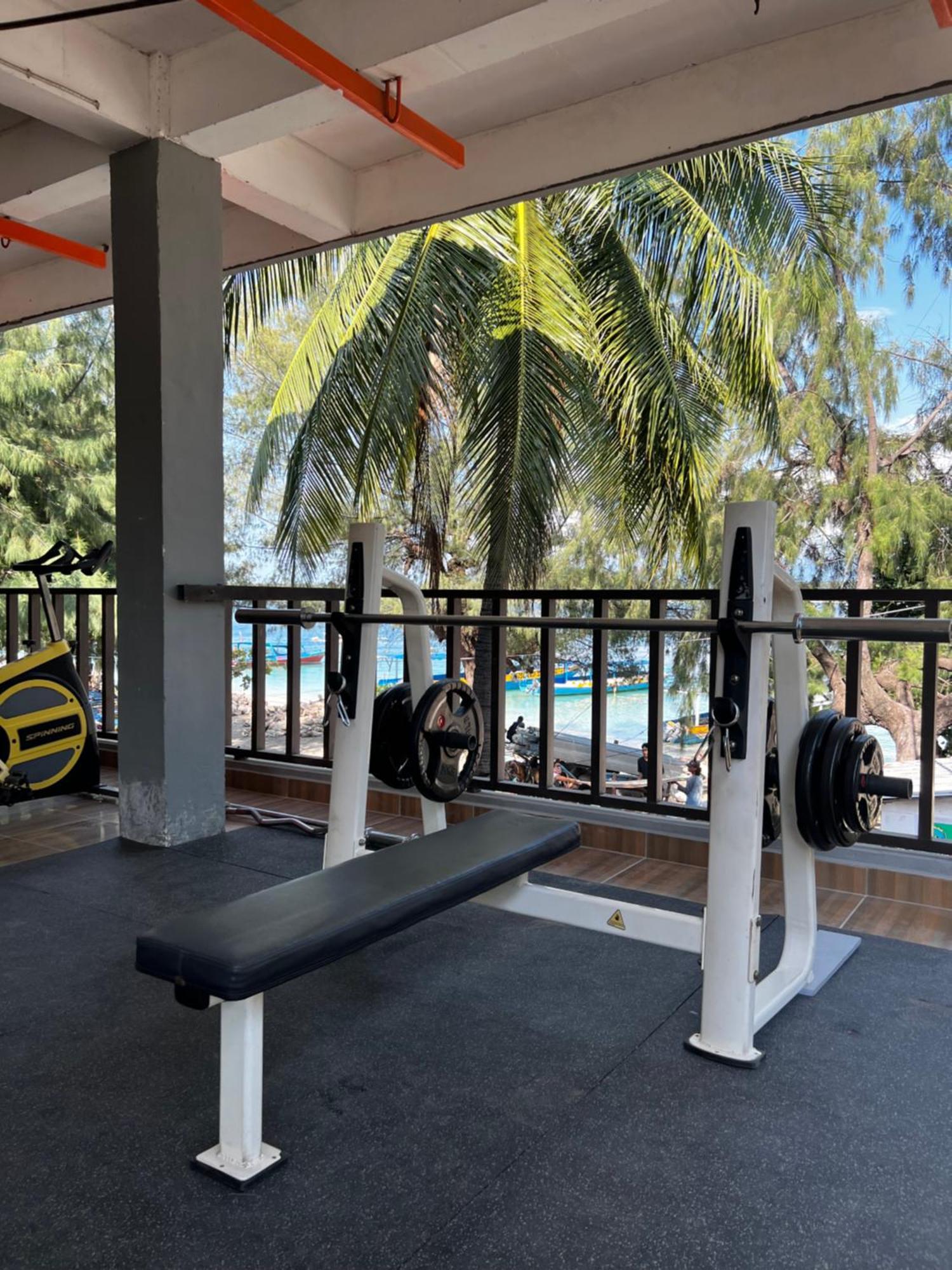 Tropica Gili Total Body Fit - Free Access Gym And Coworking Space Hotell Gili Trawangan Exteriör bild