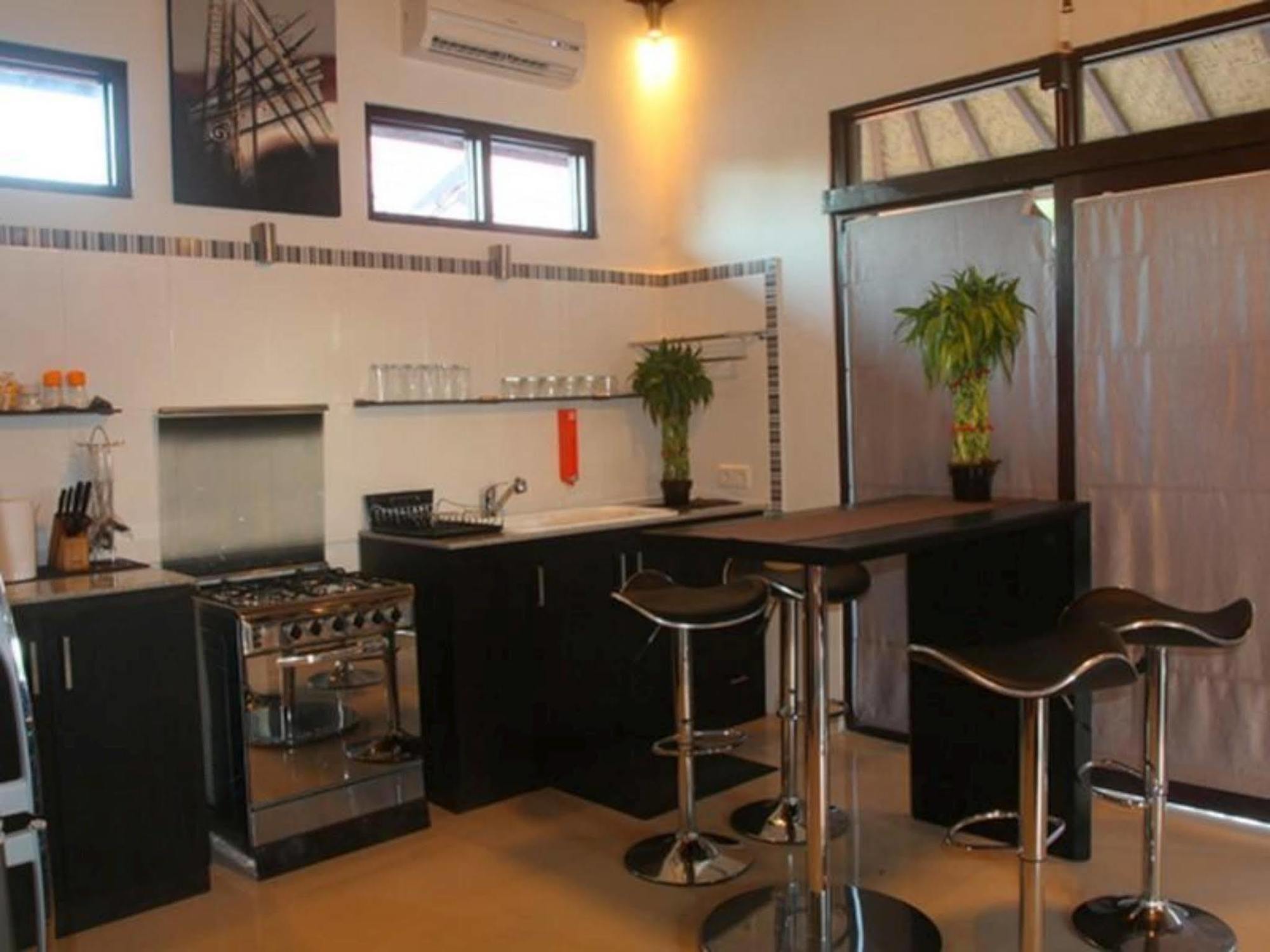 Tropica Gili Total Body Fit - Free Access Gym And Coworking Space Gili Trawangan Exteriör bild
